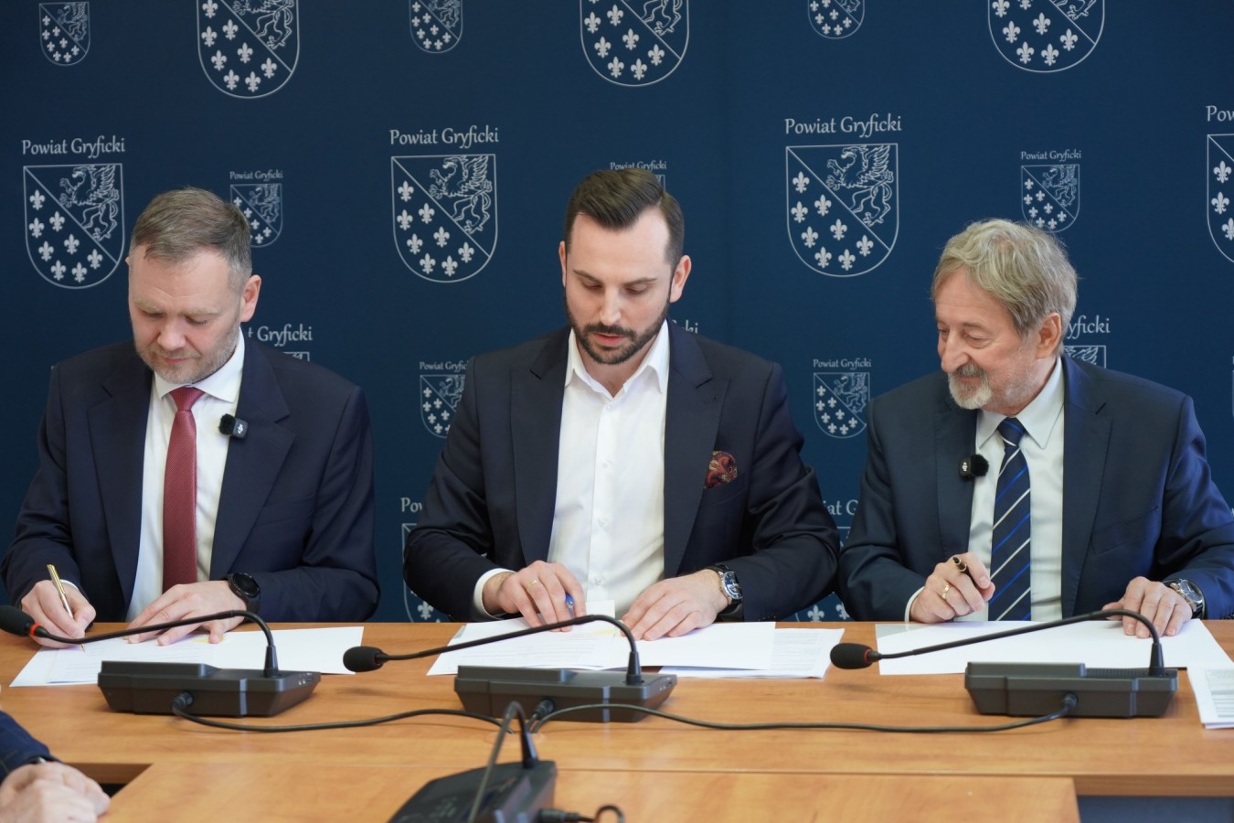 Podpisanie umowy na przebudowę drogi Trzygłów – Kołomąć